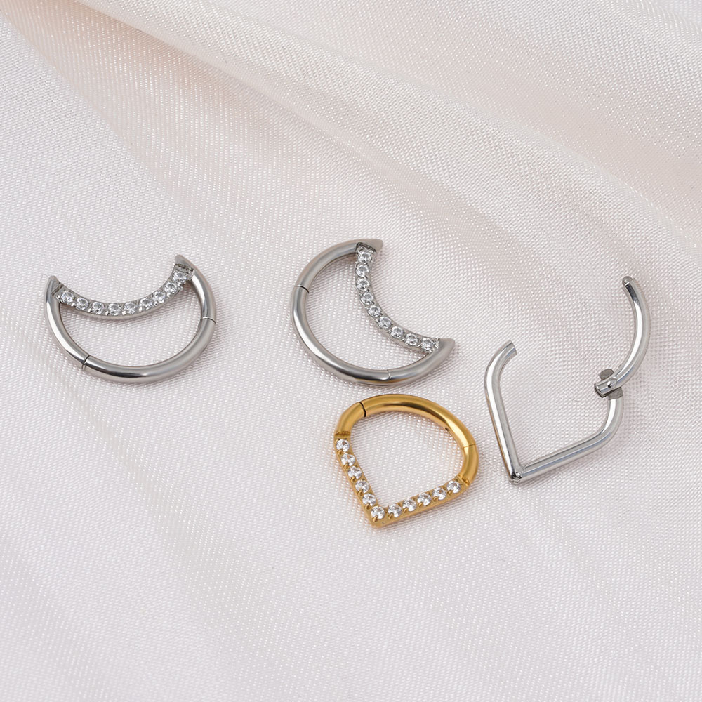 F136 Titanium Hinged Tear Drop - Septum Clicker Ring recension och pris